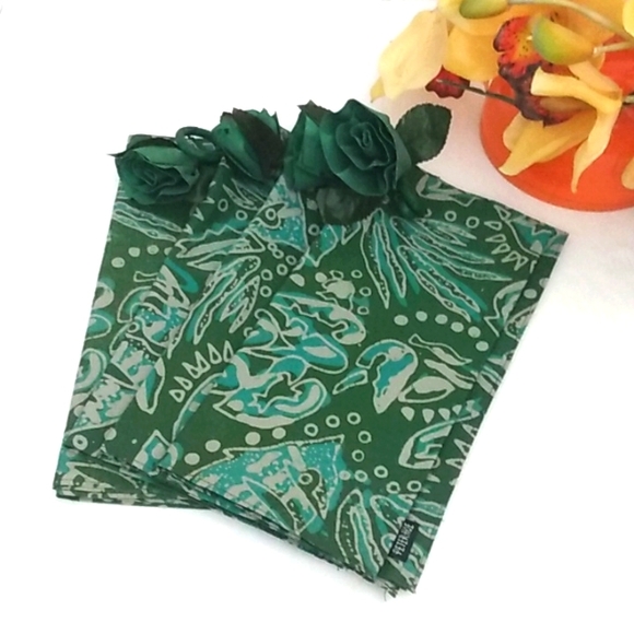 PETER HOE Decorative Table Napkins and Ring Holders 4 Pc Set Green  21"x21" NWOT - Picture 3 of 9
